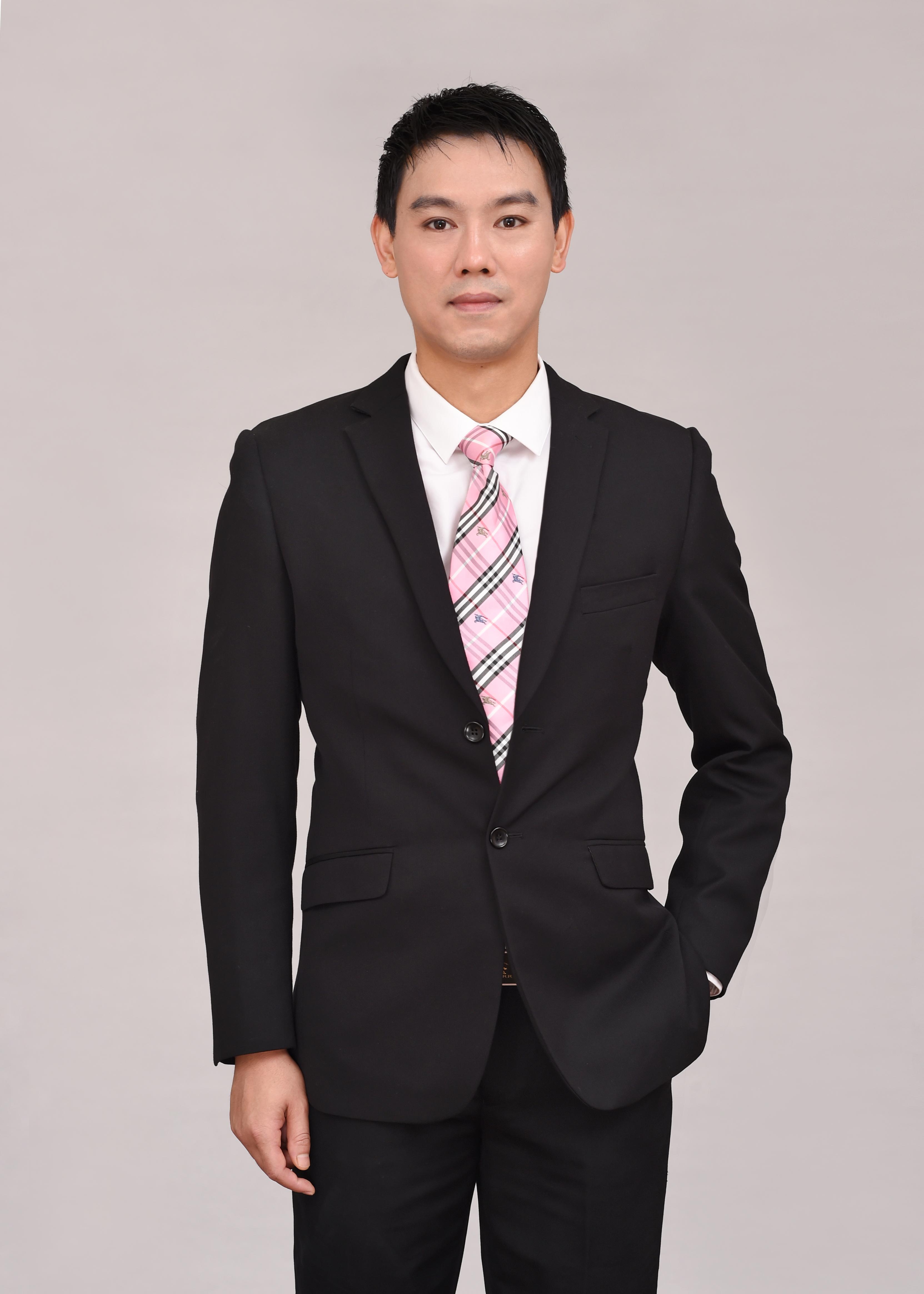 曹金华 视觉与舞美负责人